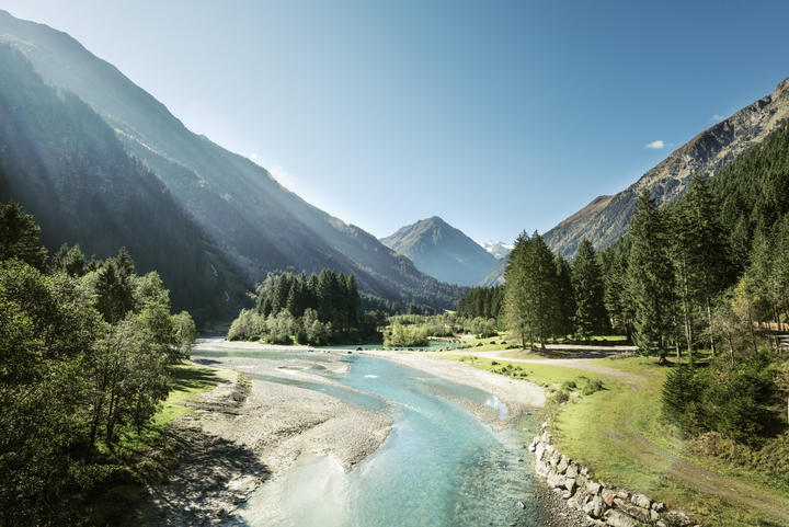 Wanderurlaub in den Alpen | © TVB Stubai Tirol / Andre Schönherr