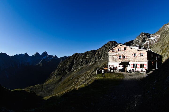 hotel with a alpine hut | © Hasibeder