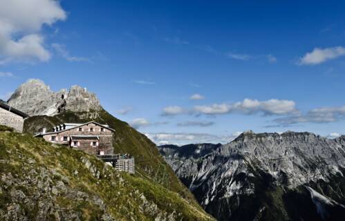 innsbrucker hütte alpine hut stubaital