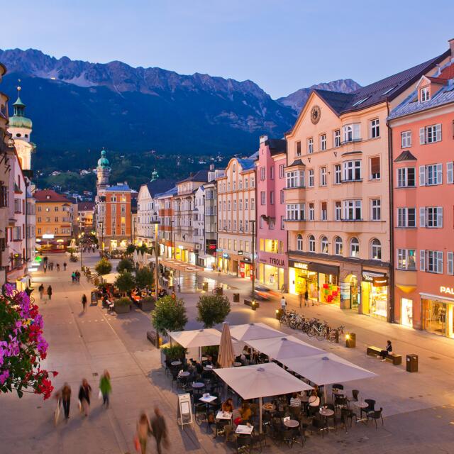 Innsbruck city in the evening | © Innsbruck Tourismus/Lackner