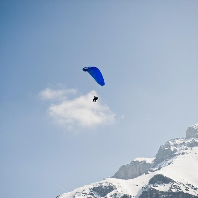 paragliding in winter